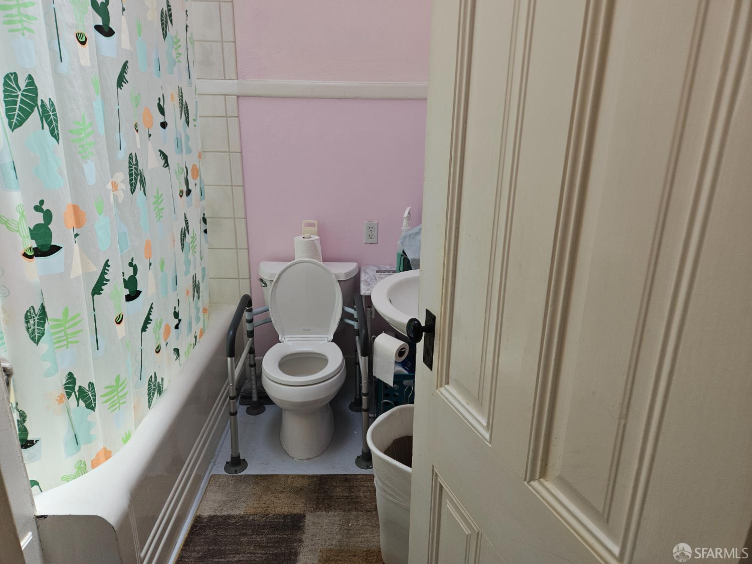 841-845 Fulton Street San Francisco, CA 94117 - Photo 21 of 32 a bathroom with a sink and toilet