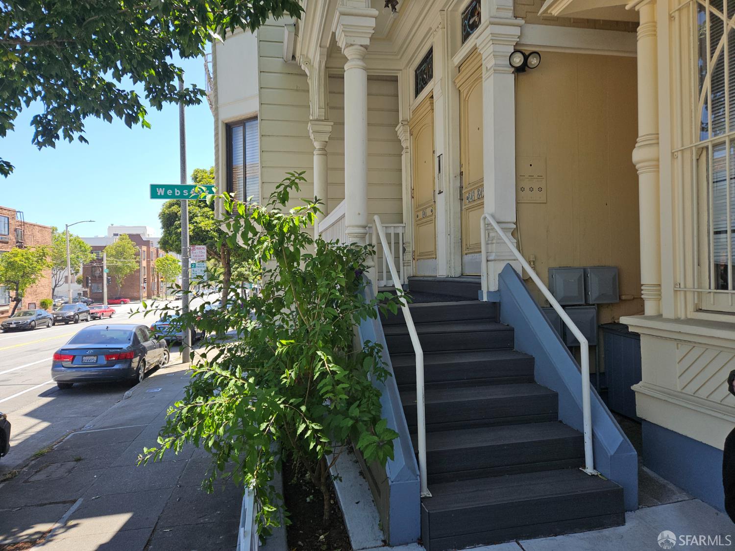 841-845 Fulton Street San Francisco, CA 94117 - Photo 3 of 32 a view of a potted plants on the side of a street