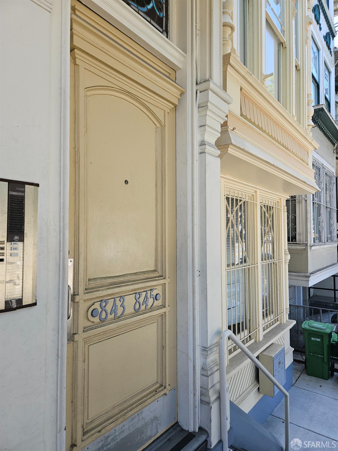 841-845 Fulton Street San Francisco, CA 94117 - Photo 4 of 32 a view of an entryway with sitting area