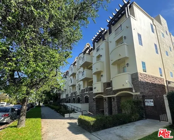 $3,500 | 14242 Burbank Boulevard, Unit 104, Sherman Oaks, CA 91401