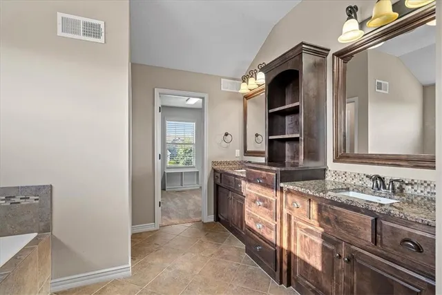 $780,000 | 11307 West 158th Terrace, Overland Park, KS 66221