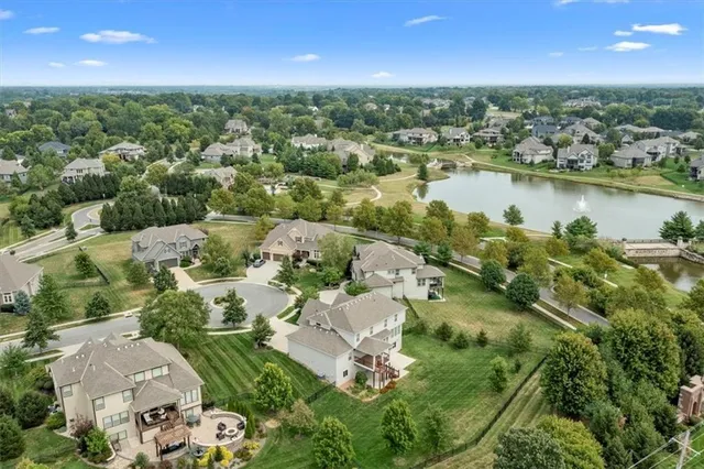 $780,000 | 11307 West 158th Terrace, Overland Park, KS 66221
