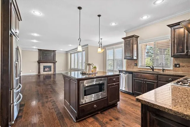 $780,000 | 11307 West 158th Terrace, Overland Park, KS 66221