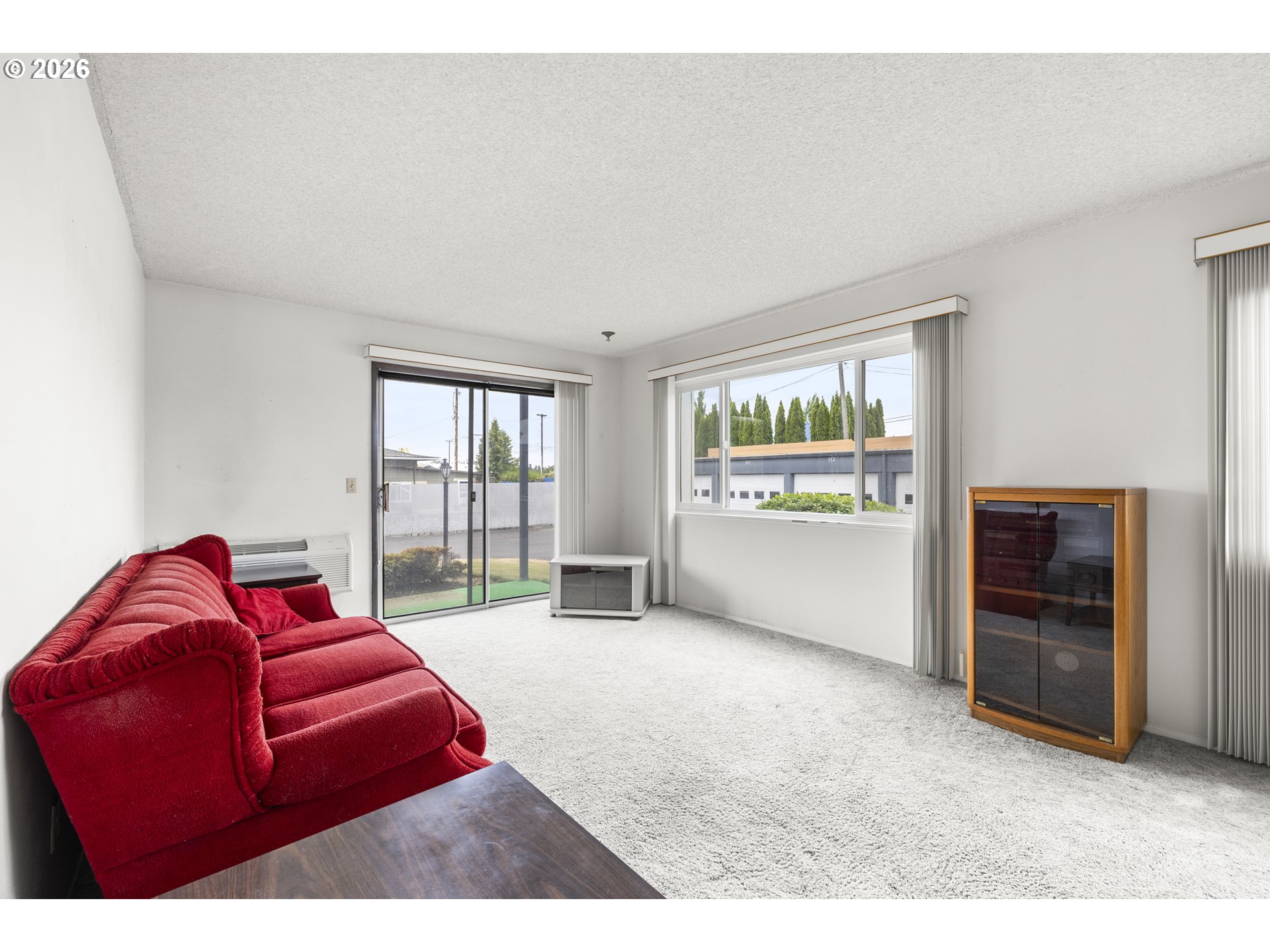 950 Evergreen Road, Unit 110 Woodburn, OR 97071 - Photo 8 of 38 Living Room