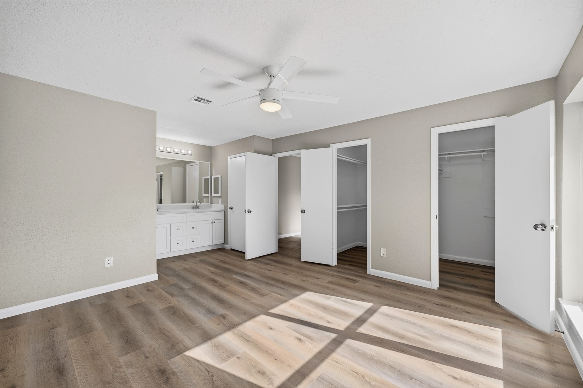 2402 Colonial Ridge Drive Friendswood, TX 77546 - Photo 20 of 38 Gallery Image 20