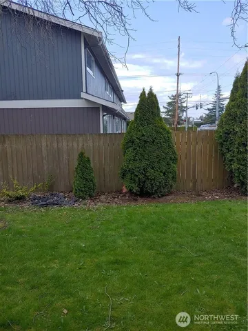 $2,000 | 2306 East Division Street, Unit B, Mount Vernon, WA 98274