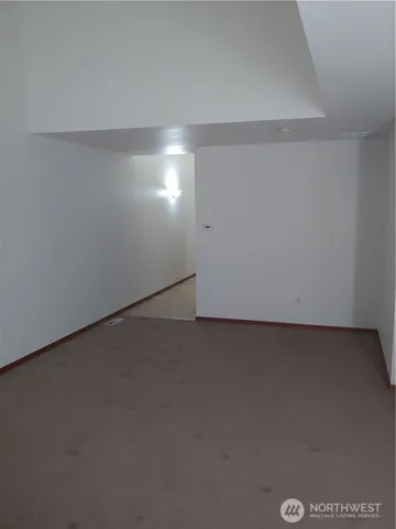 $2,000 | 2306 East Division Street, Unit B, Mount Vernon, WA 98274