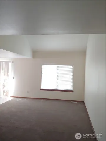 $2,000 | 2306 East Division Street, Unit B, Mount Vernon, WA 98274