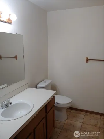 $2,000 | 2306 East Division Street, Unit B, Mount Vernon, WA 98274