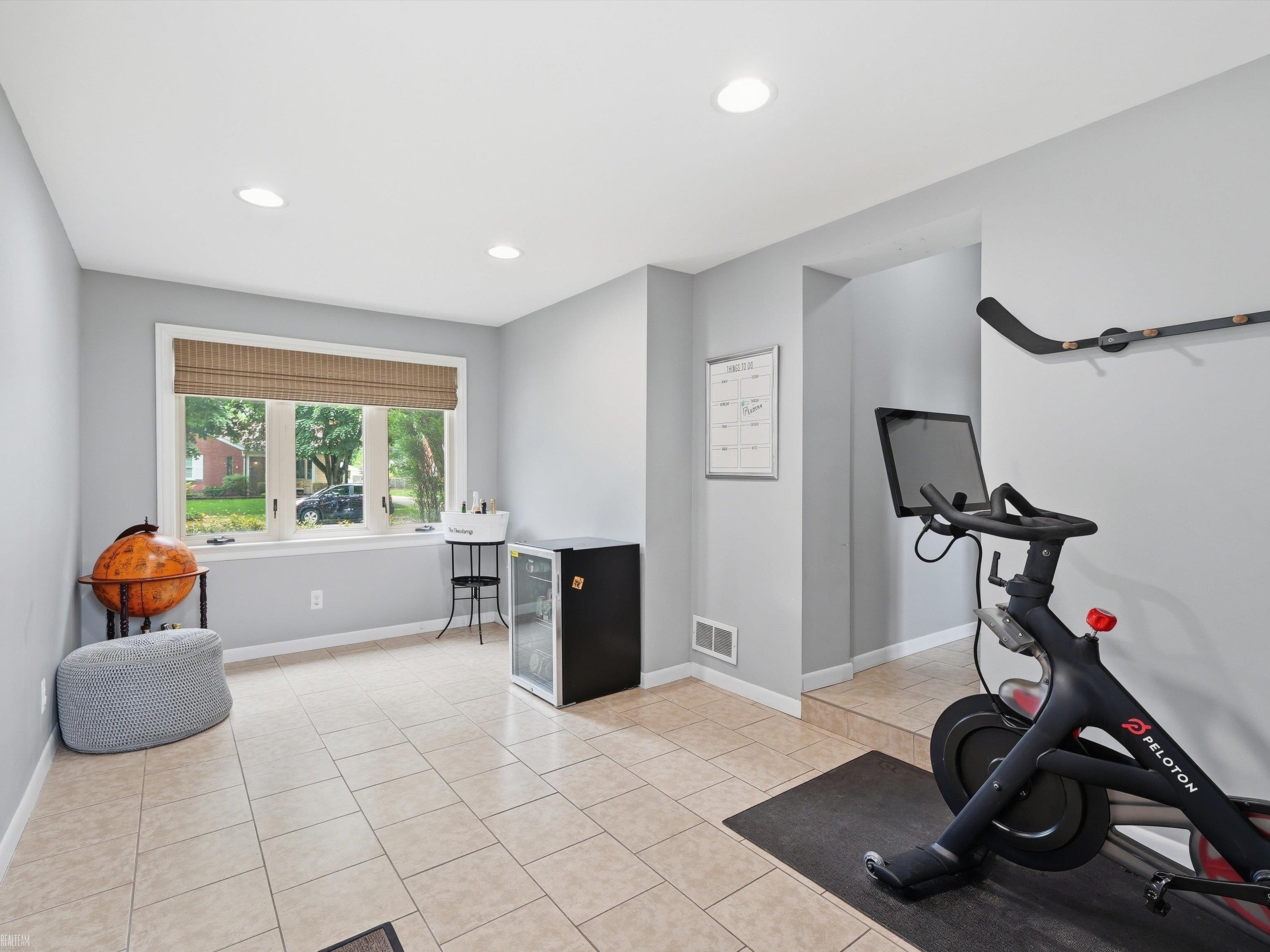 2622 Bembridge Road Royal Oak, MI 48073 - Photo 15 of 46