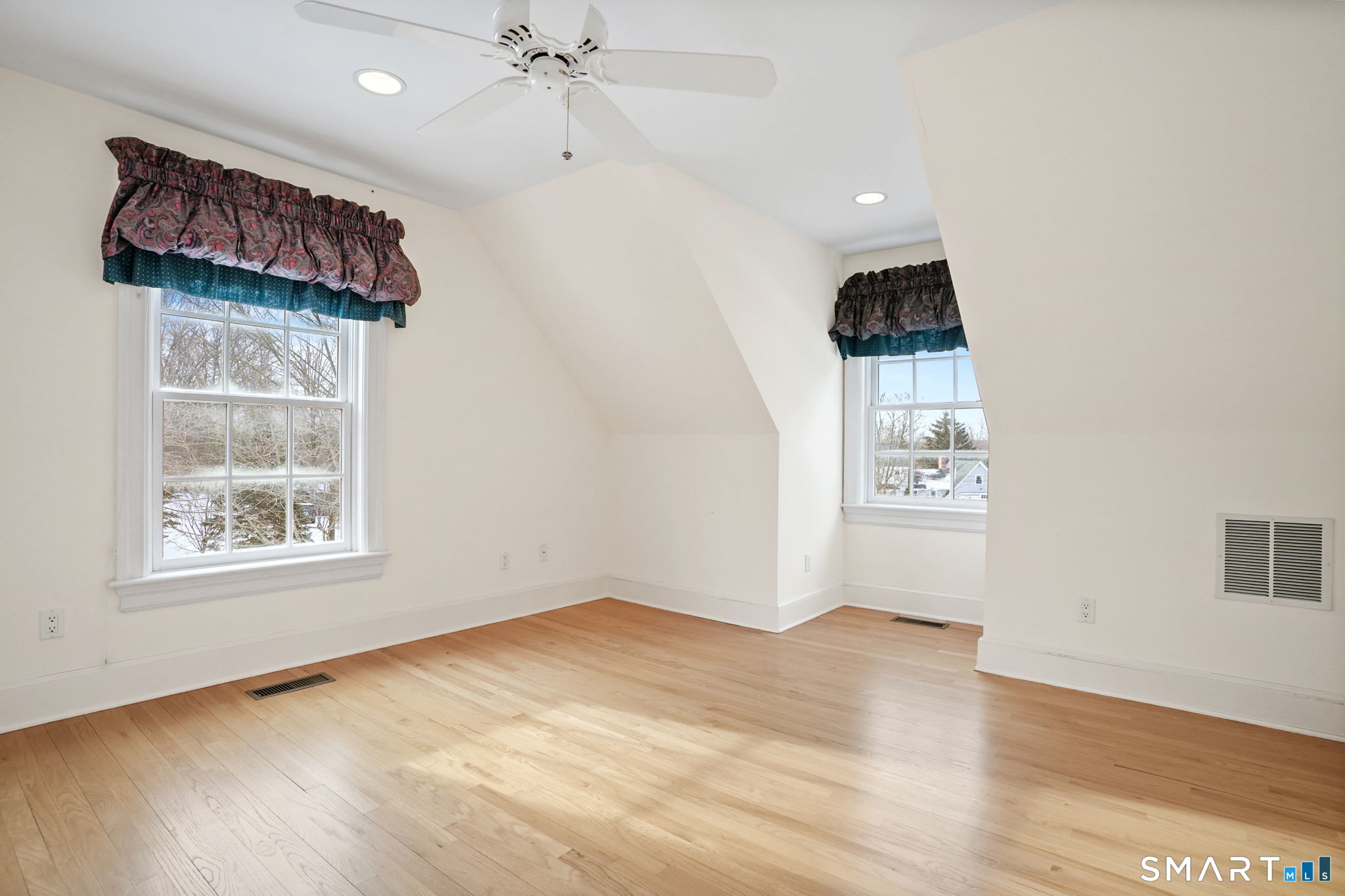 40 Puritan Road Trumbull, CT 06611 - Photo 32 of 40