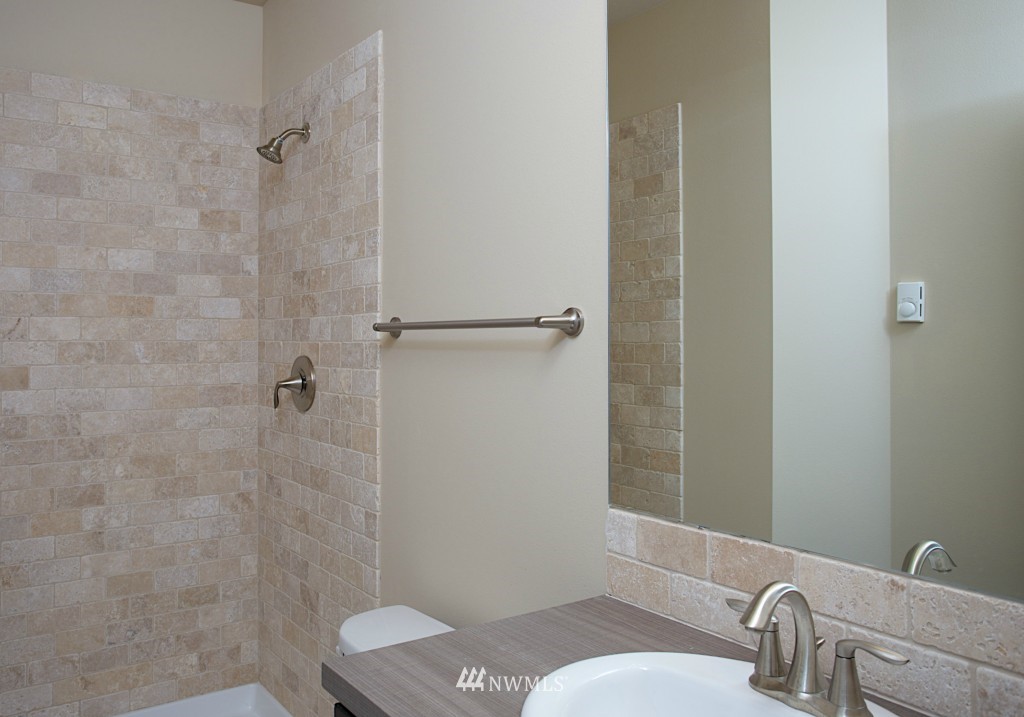 1506 Pierce Avenue Northeast Renton, WA 98056 - Photo 8 of 17 Gallery Image 8