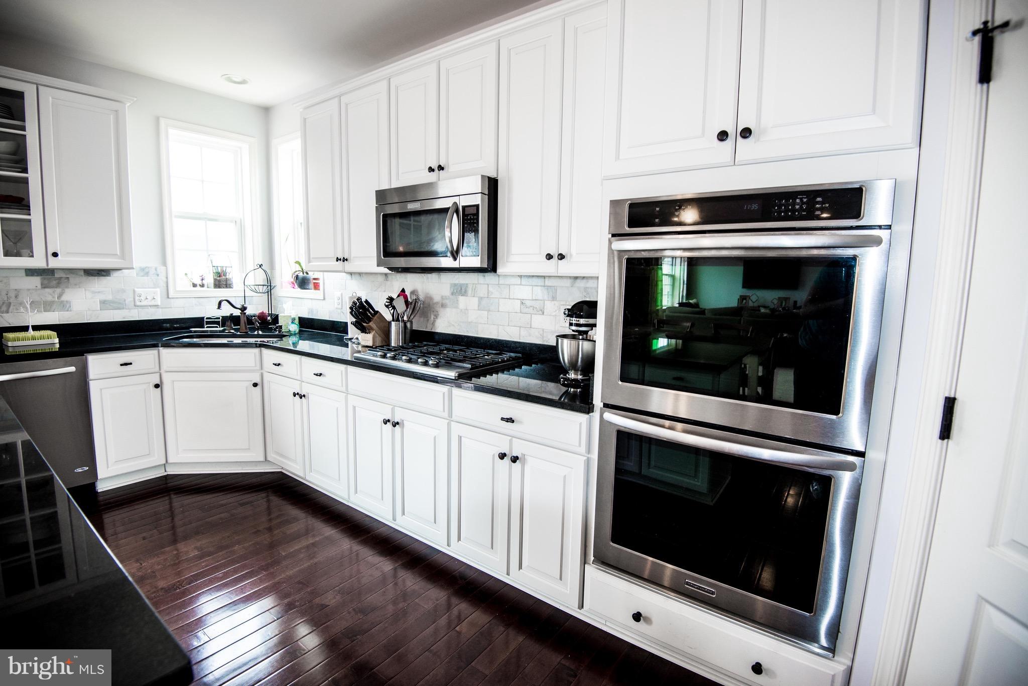 2372 Sweet Meadow Road Baltimore, MD 21209 - Photo 10 of 30 Kitchen - Double Wall Oven