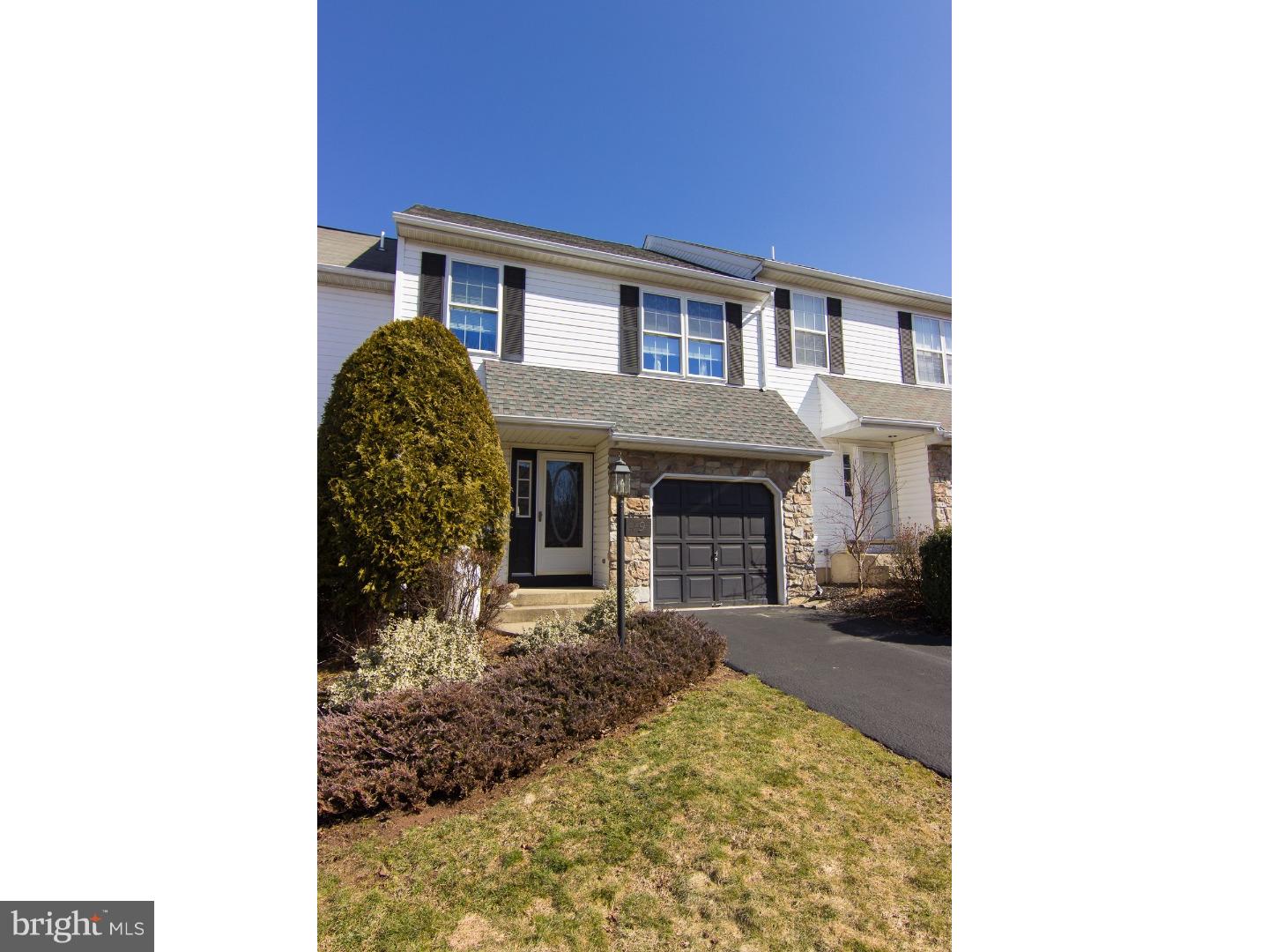 49 Country Road Perkasie, PA 18944 - Photo 2 of 22 Garage