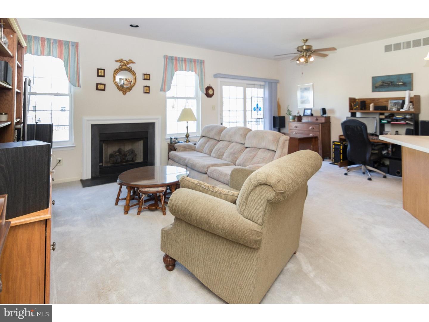 49 Country Road Perkasie, PA 18944 - Photo 5 of 22 Living Room