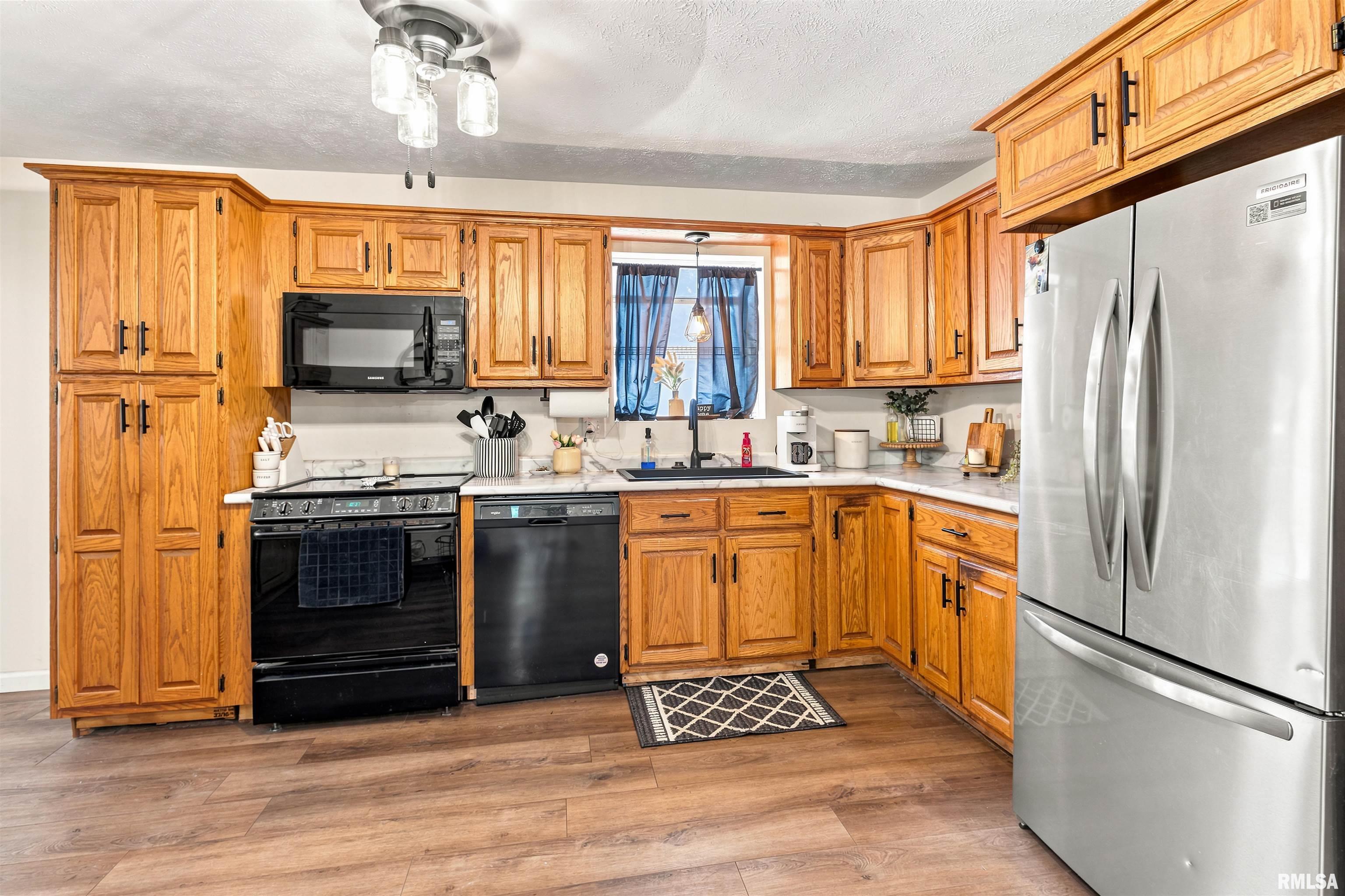 104 North Jackson Street Carterville, IL 62918 - Photo 8 of 26