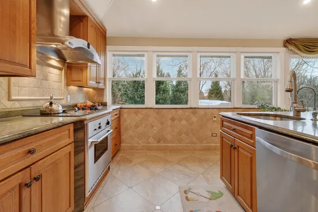 $429,900 | 1748 North Windsor Drive, Arlington Heights, IL 60004