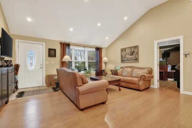 $429,900 | 1748 North Windsor Drive, Arlington Heights, IL 60004