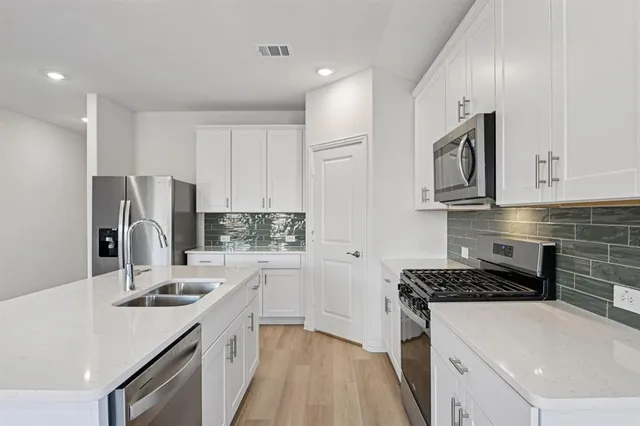 $2,600 | 700 London Town Lane, McKinney, TX 75071