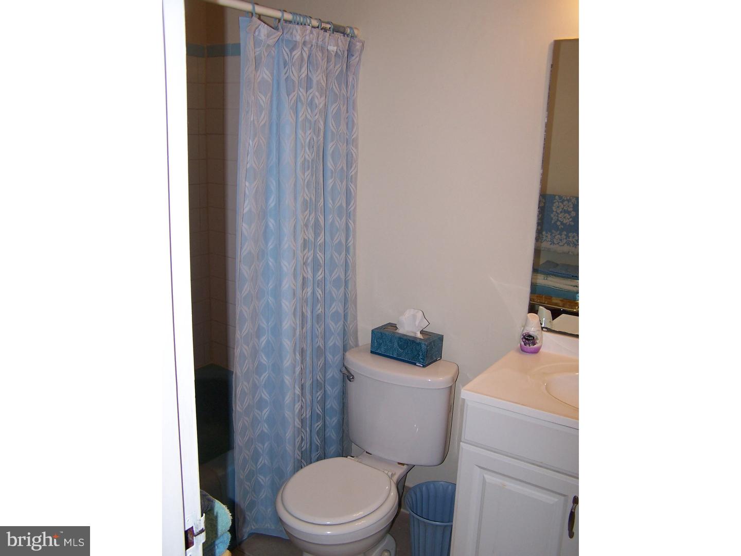 11859A Academy Road, Unit F8 Philadelphia, PA 19154 - Photo 12 of 14 Bathroom