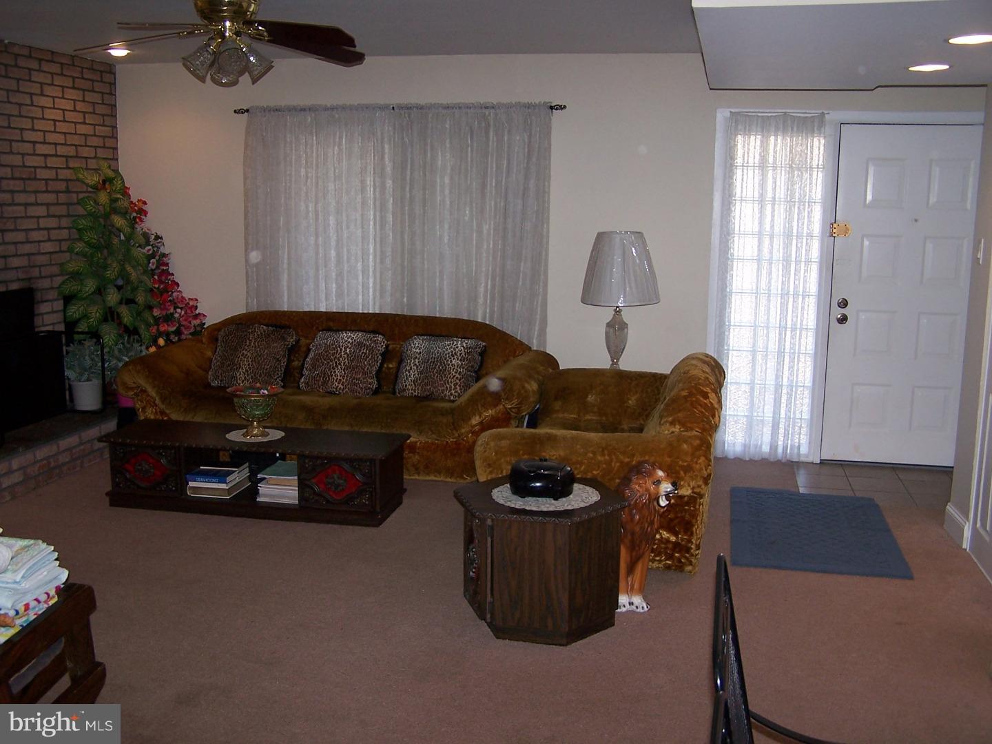 11859A Academy Road, Unit F8 Philadelphia, PA 19154 - Photo 4 of 14 Living Room