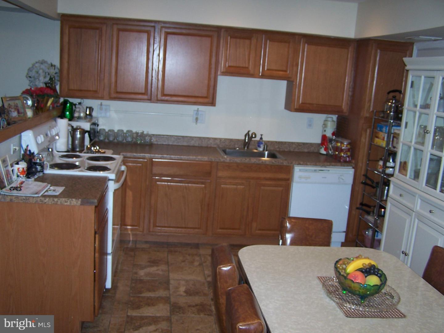 11859A Academy Road, Unit F8 Philadelphia, PA 19154 - Photo 6 of 14 Kitchen