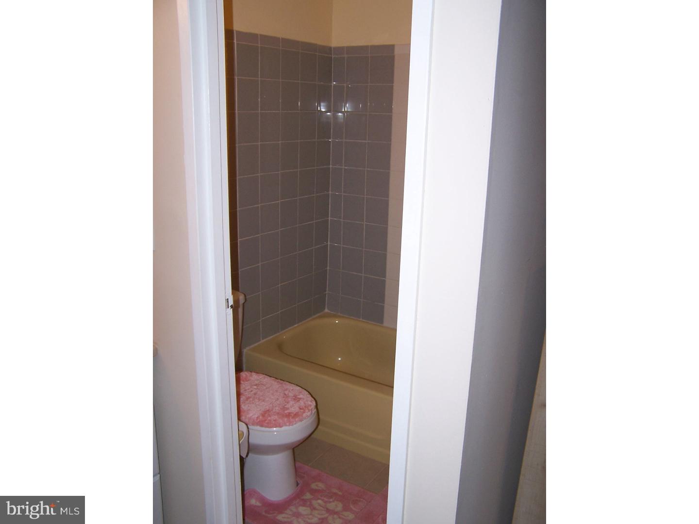 11859A Academy Road, Unit F8 Philadelphia, PA 19154 - Photo 9 of 14 Bathroom