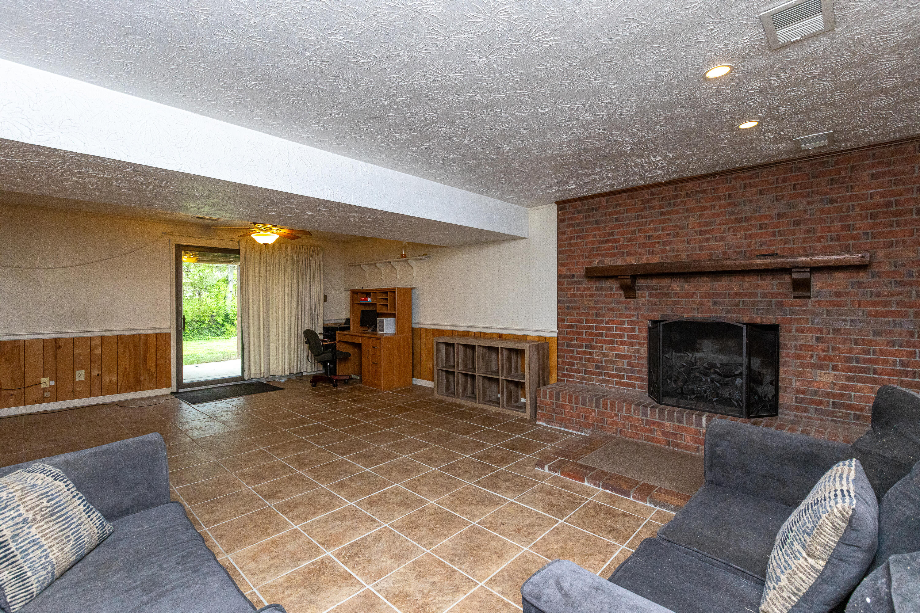 3178 Greenbo Road Lexington, KY 40515 - Photo 26 of 35 B-24
