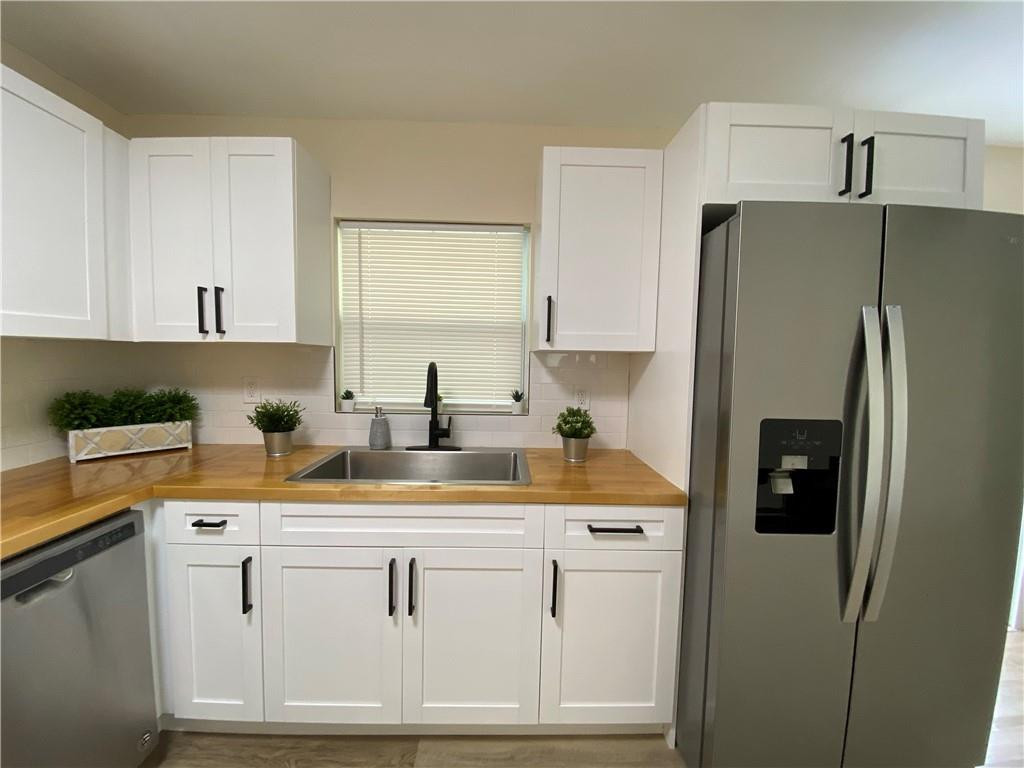 199 Silver Beach Road Riviera Beach, FL 33403 - Photo 4 of 14 Photo 4