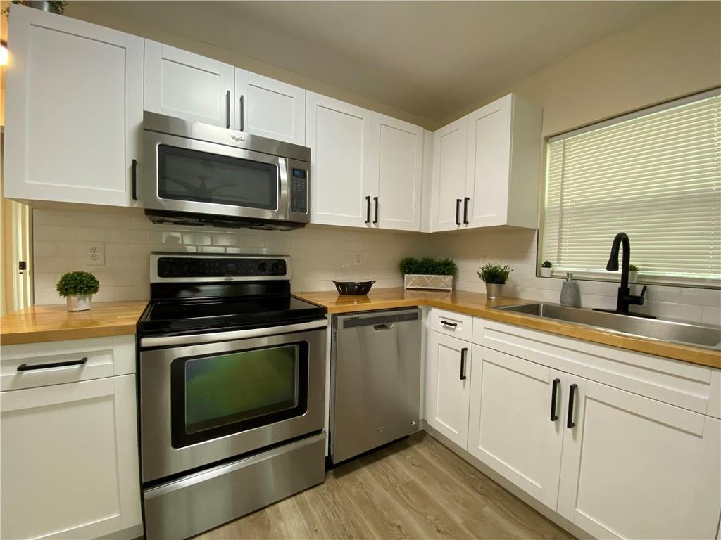 199 Silver Beach Road Riviera Beach, FL 33403 - Photo 5 of 14 Photo 5