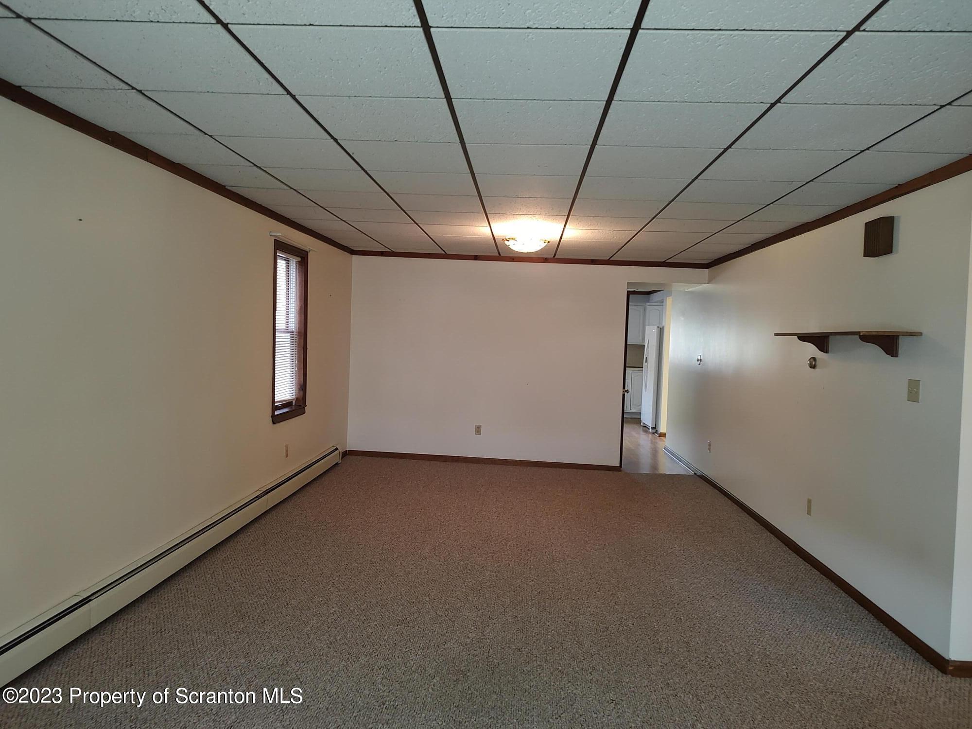 940 South Main Street Scranton, PA 18517 - Photo 11 of 33 Living Room