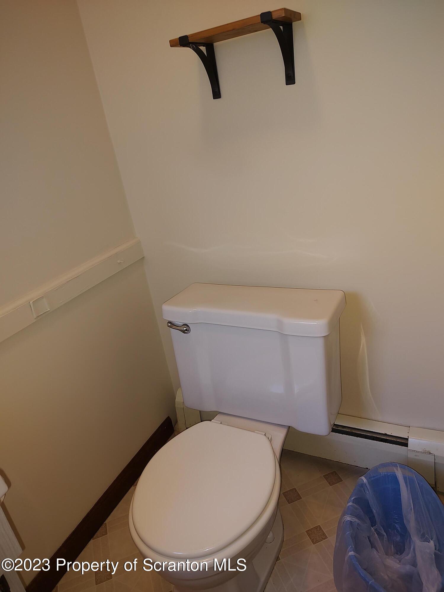 940 South Main Street Scranton, PA 18517 - Photo 16 of 33 1/2 Bathroom