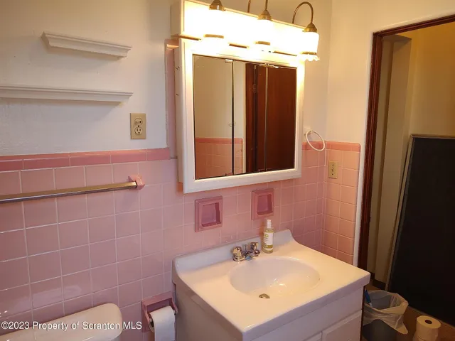 $1,700 | 940 South Main Street, Scranton, PA 18517