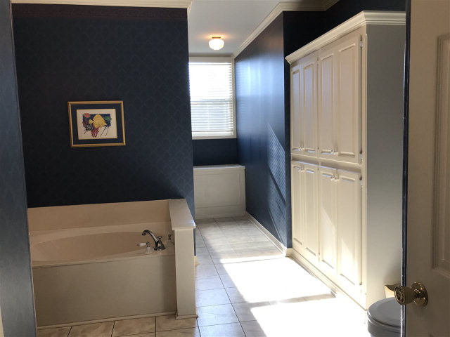 13 Country Squire Road Natchez, MS 39120 - Photo 31 of 43 Upstairs Bath