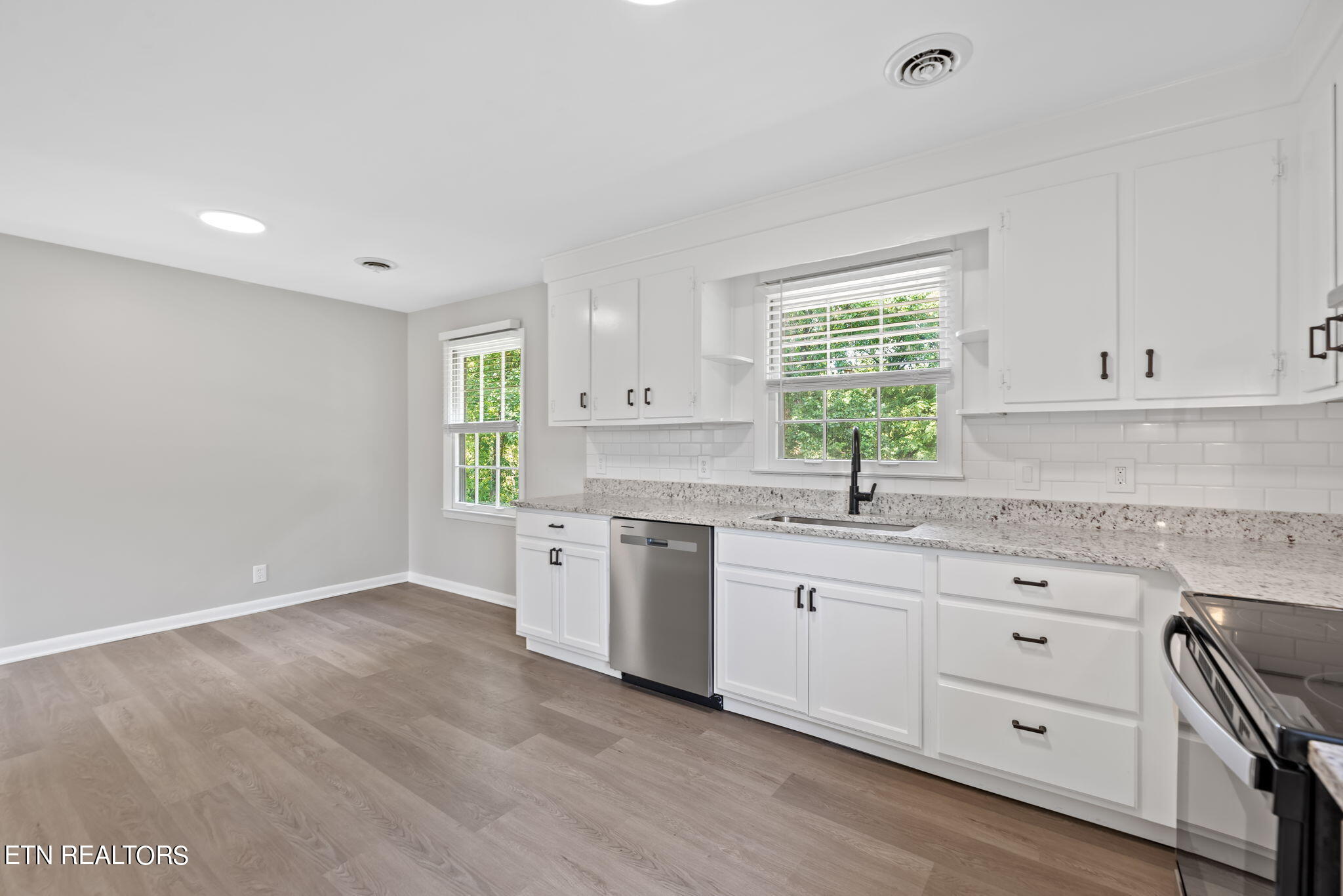 8114 Sharp Road Powell, TN 37849 - Photo 11 of 39 11-web-or-mls-Shrp8114 (48)