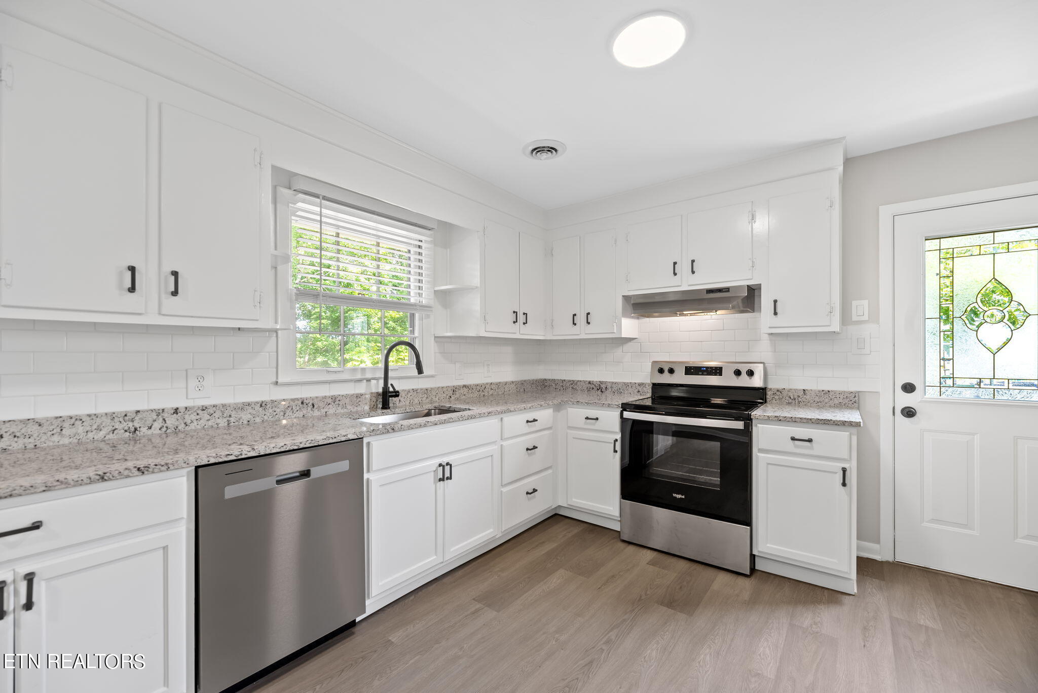 8114 Sharp Road Powell, TN 37849 - Photo 13 of 39 13-web-or-mls-Shrp8114 (54)