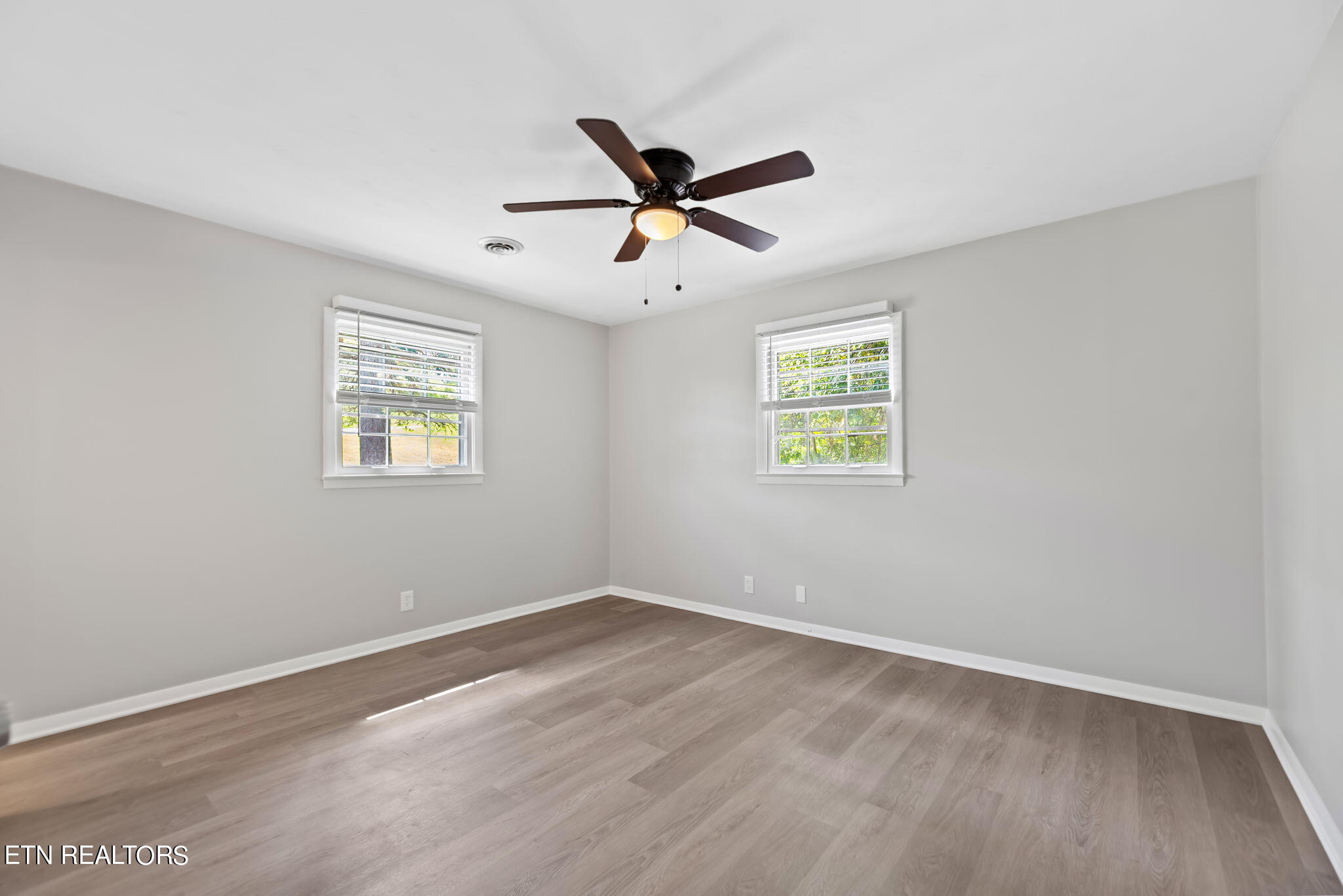 8114 Sharp Road Powell, TN 37849 - Photo 14 of 39 14-web-or-mls-Shrp8114 (57)