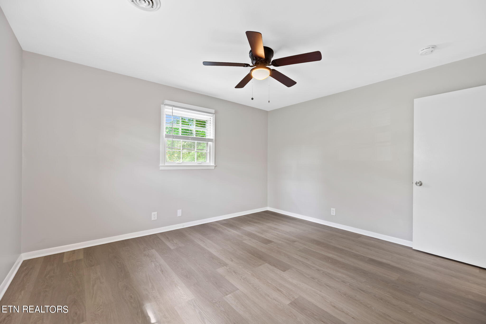 8114 Sharp Road Powell, TN 37849 - Photo 16 of 39 16-web-or-mls-Shrp8114 (63)