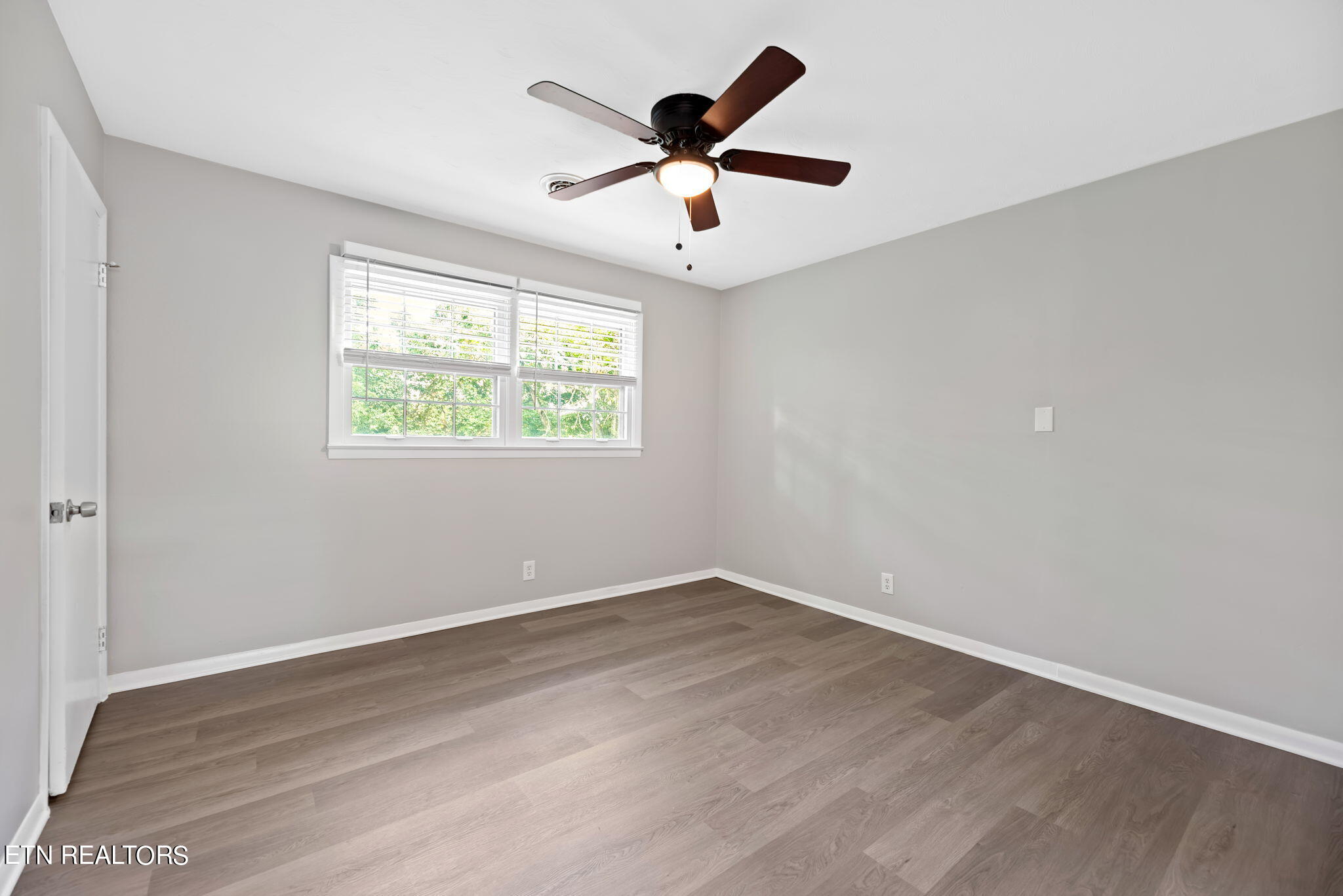 8114 Sharp Road Powell, TN 37849 - Photo 19 of 39 19-web-or-mls-Shrp8114 (78)