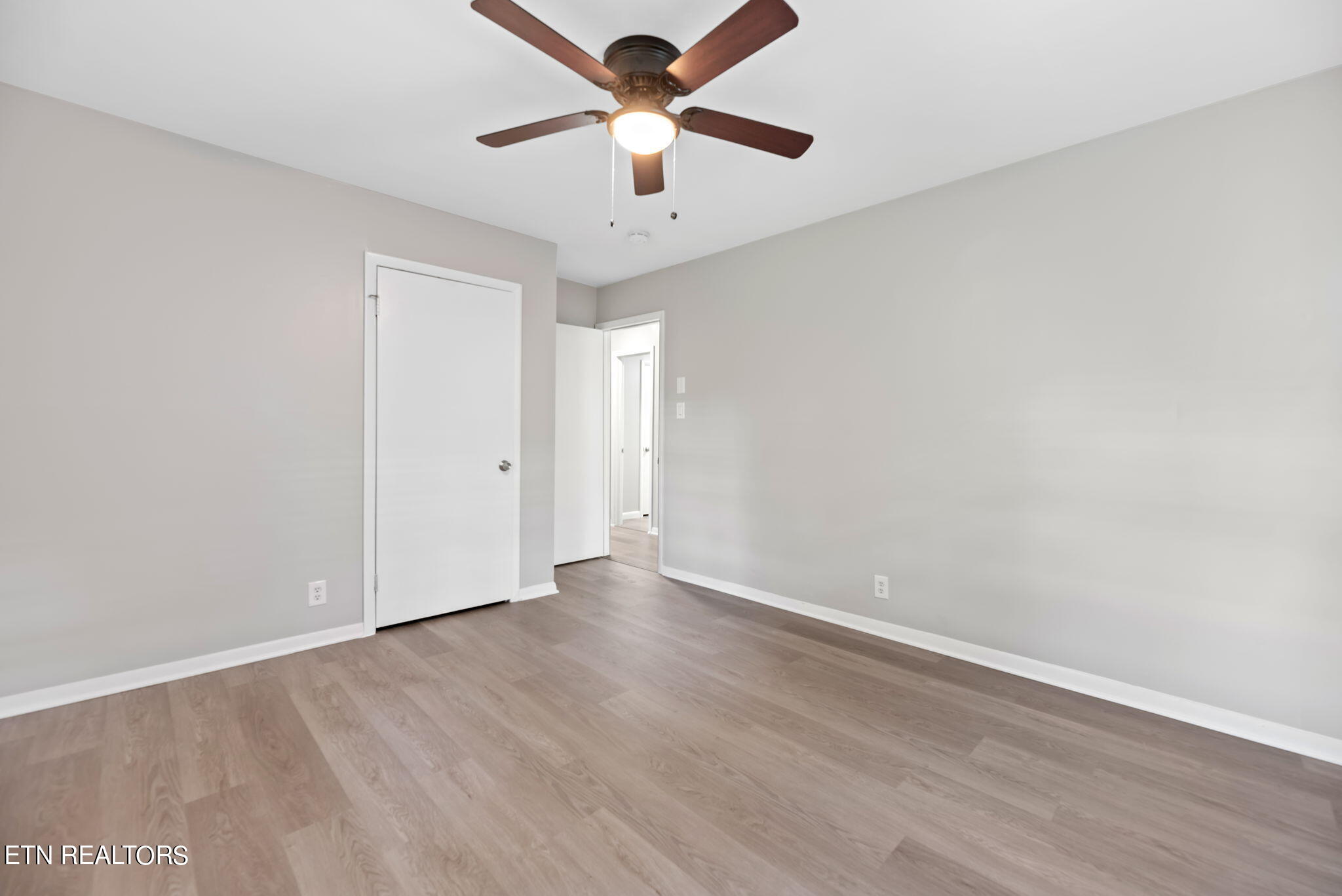 8114 Sharp Road Powell, TN 37849 - Photo 23 of 39 23-web-or-mls-Shrp8114 (72)