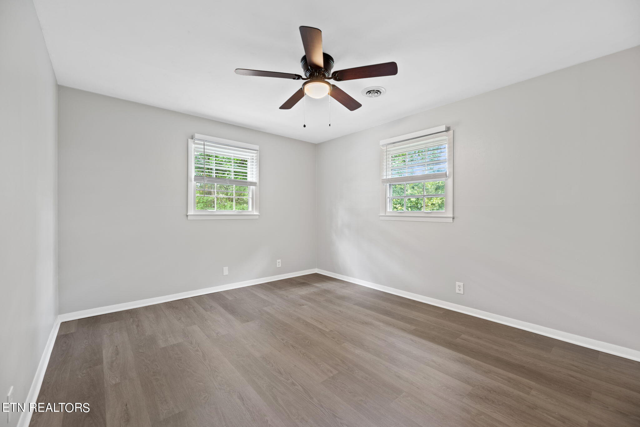 8114 Sharp Road Powell, TN 37849 - Photo 24 of 39 24-web-or-mls-Shrp8114 (69)