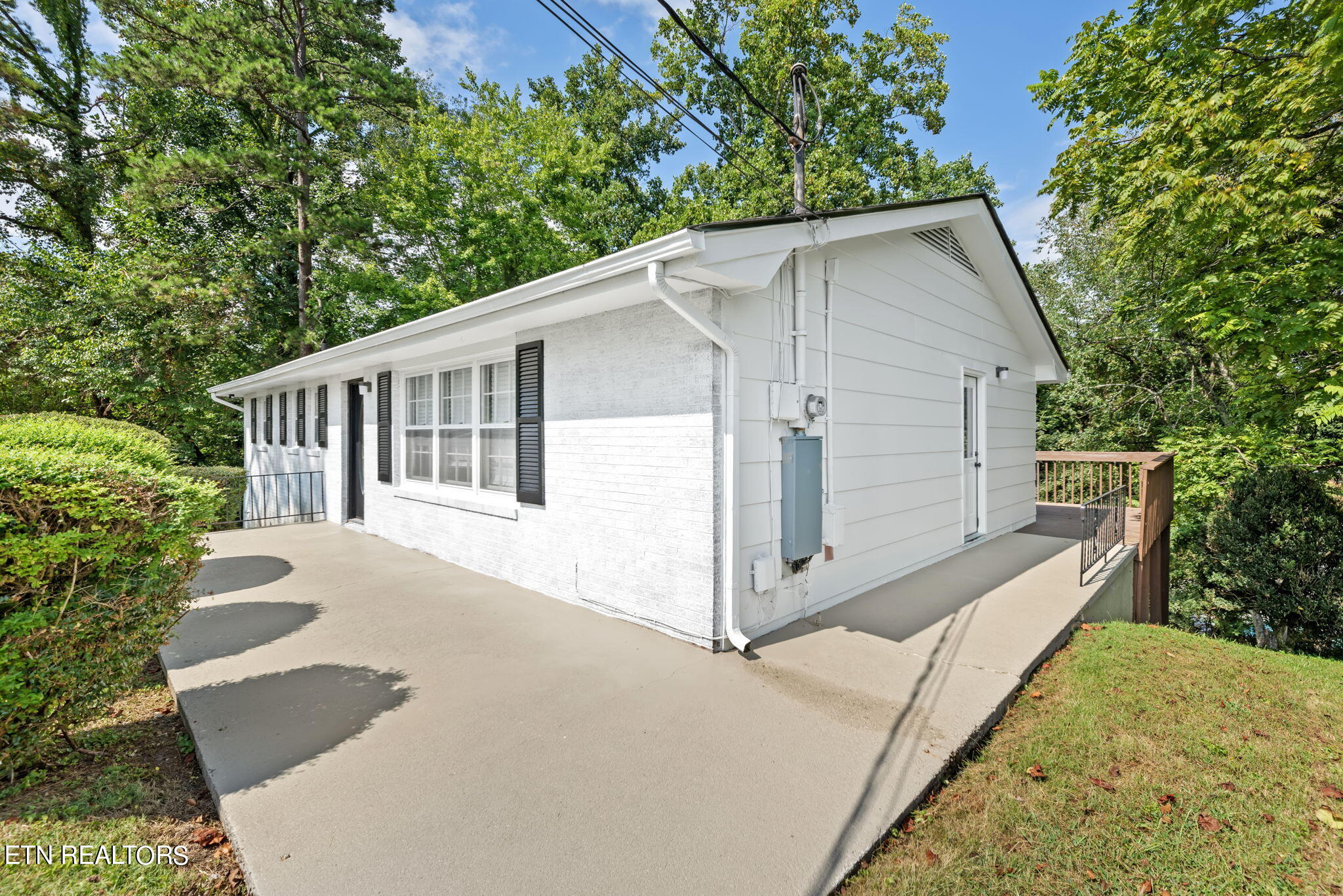 8114 Sharp Road Powell, TN 37849 - Photo 3 of 39 3-web-or-mls-Shrp8114 (15)