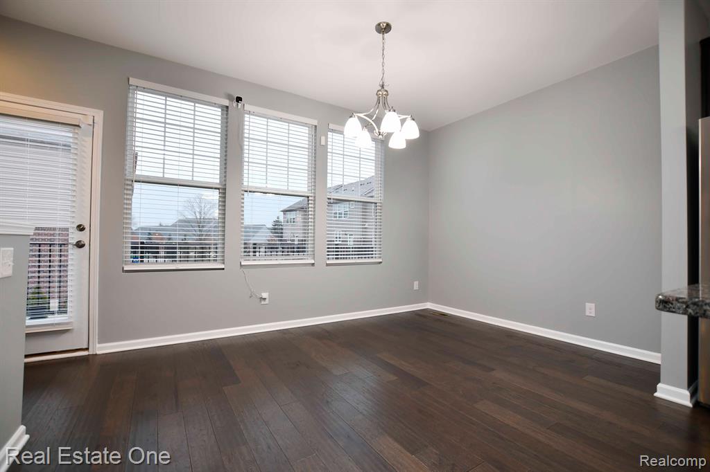 317 Glenhurst Boulevard Rochester, MI 48307 - Photo 9 of 28