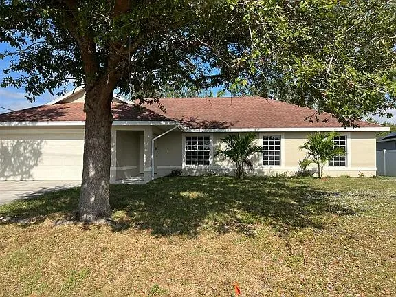$2,725 | 117 Southwest Glenwood Drive, Port St. Lucie, FL 34984