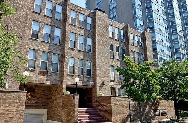 $1,750 | 744 West Gordon Terrace, Unit 104, Chicago, IL 60613