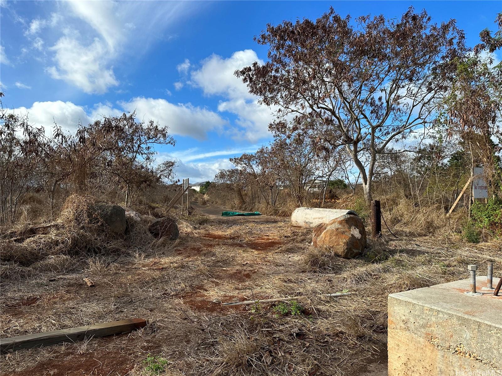 94-944 Kunia Road Waipahu, HI 96797 - Photo 2 of 8 a view of a yard with green space