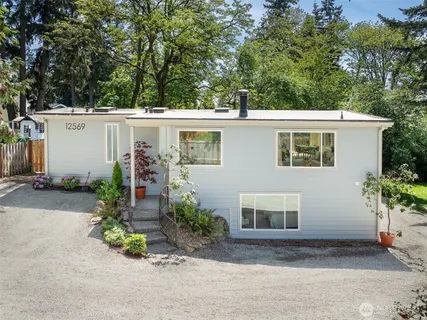 $1,099,000 | 12569 37th Avenue Northeast, Seattle, WA 98125