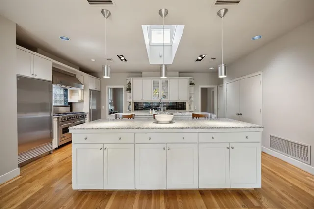 $1,200,000 | 2560 Cockrell Avenue, Fort Worth, TX 76109