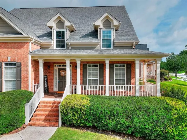 front view of house with a yard