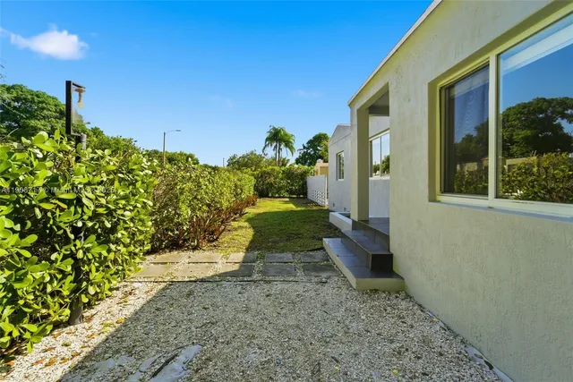 a view of a pathway with flower plants